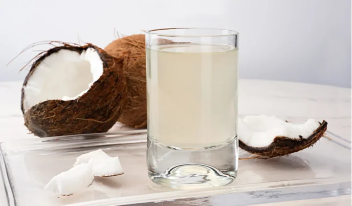 6 lợi ích khi uống nước dừa thường xuyên-1.webp