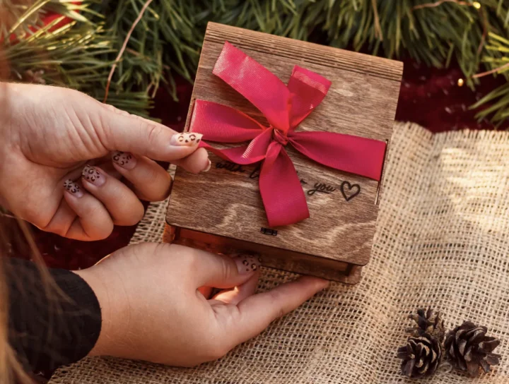 Những món quà Giáng sinh đang gây sốt trong cộng đồng gen Z-1.webp