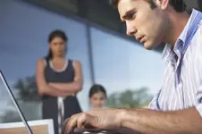 10 tật xấu "kinh hoàng" của đàn ông Việt