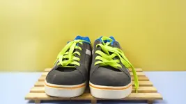 5 nguyên liệu quen thuộc xử lý mùi hôi giày