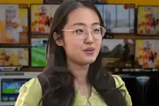 Con gái đậu đại học danh tiếng, gia đình mới mua chiếc tivi đầu tiên