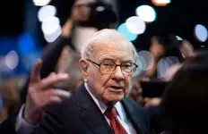 5 lời khuyên Warren Buffett dành cho người trung lưu